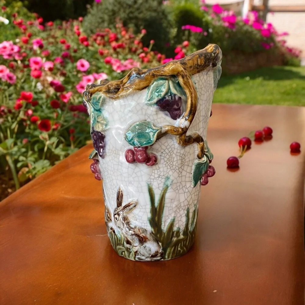 Antique Majolica Vase with many applied, high-relief details. - Picture 8 of 15